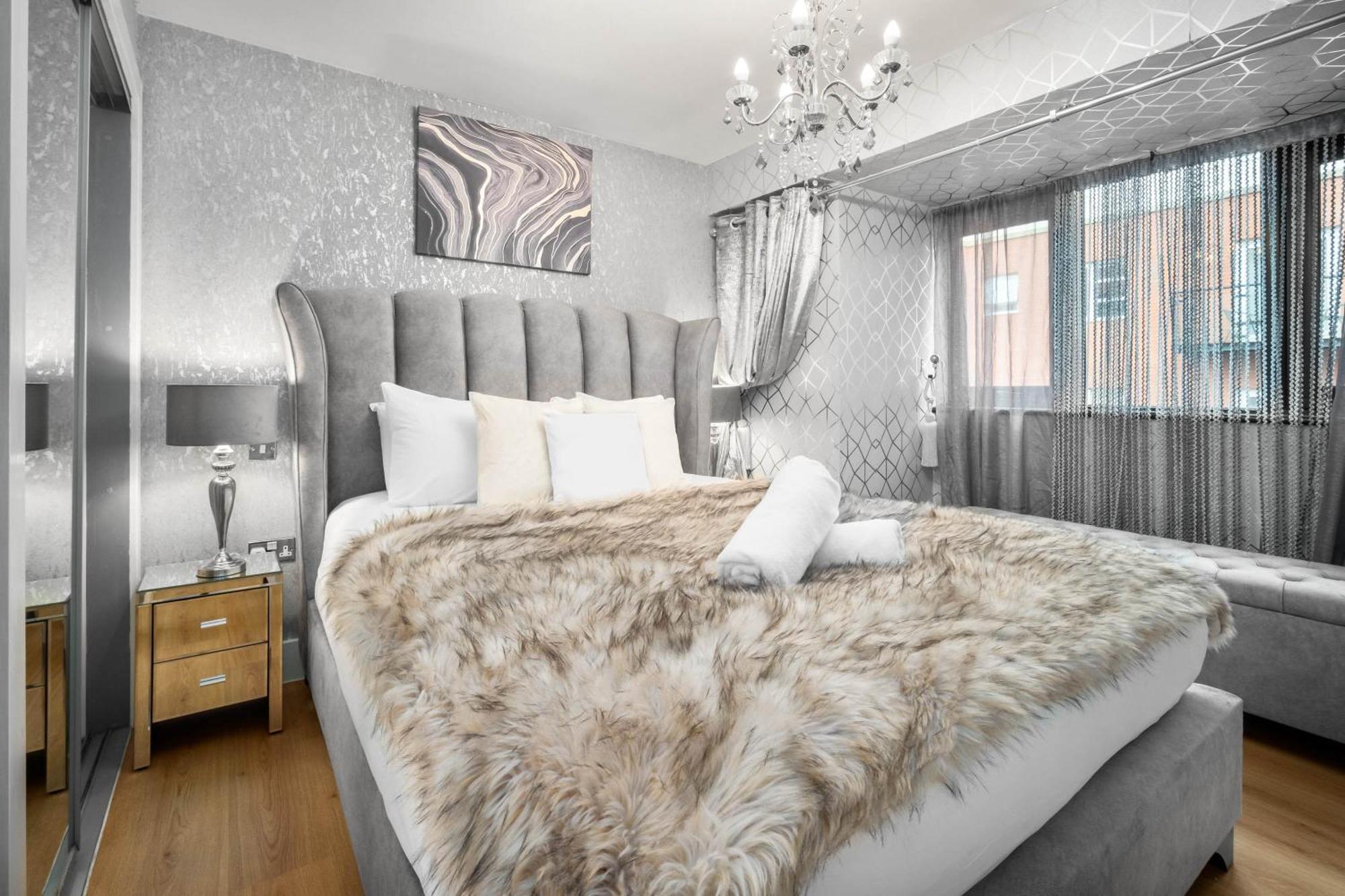 Luxury 1 Bed Flat With Parking 11K - Top Rated - Netflix - Wifi - 70 Inch Smart Tv - Birmingham City Centre - Tv In Bedroom - Top Rated Exterior photo
