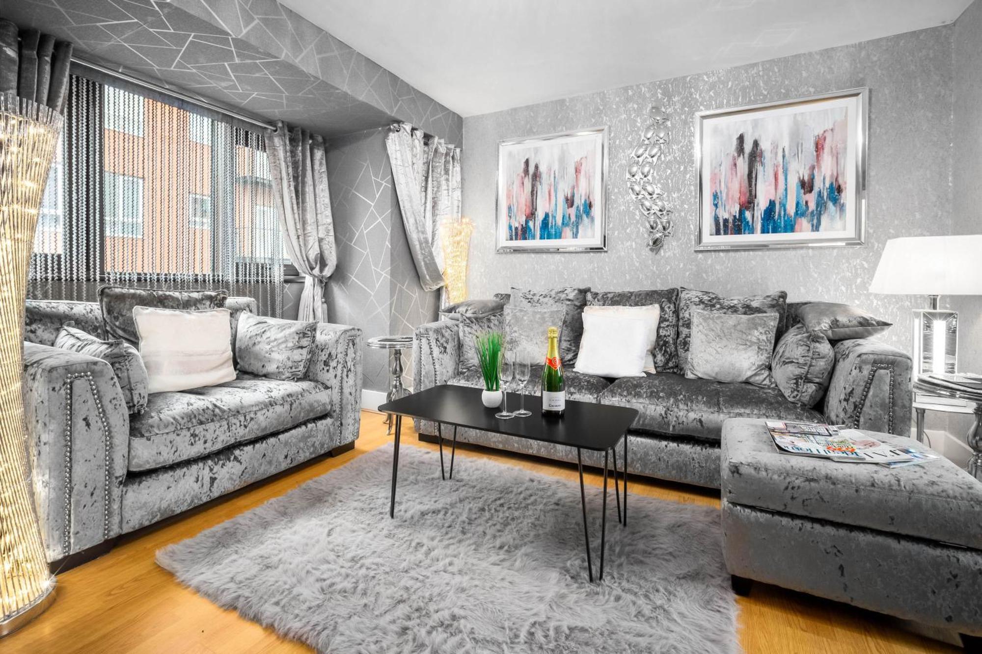 Luxury 1 Bed Flat With Parking 11K - Top Rated - Netflix - Wifi - 70 Inch Smart Tv - Birmingham City Centre - Tv In Bedroom - Top Rated Exterior photo